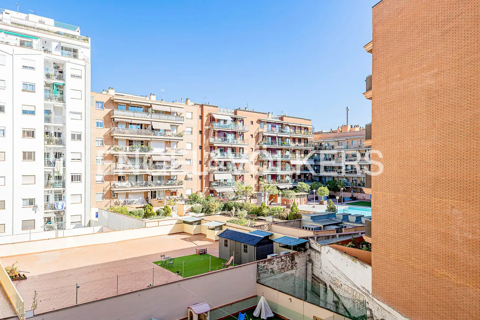 Vista exterior de Pis en venda en Barcelona amb Aire condicionat, Calefacció i Terrassa