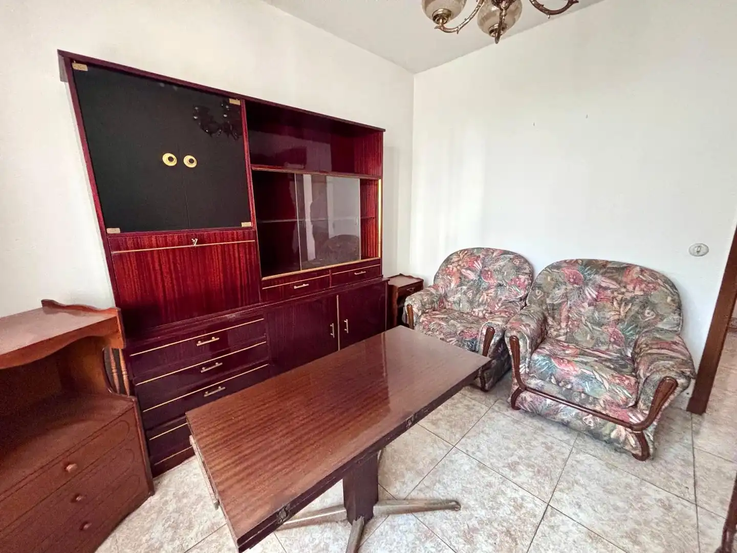 Sala d'estar de Pis en venda en Gijón  amb Moblat