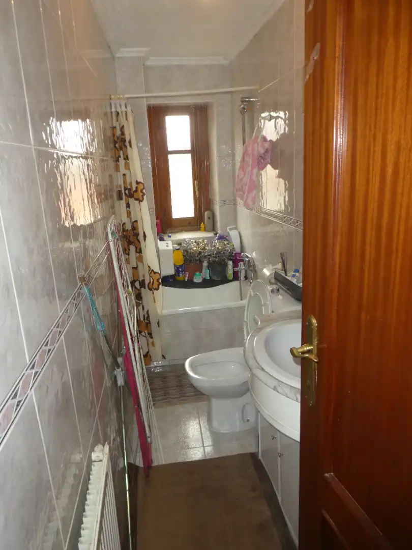 Bany de Pis en venda en Burgos amb Calefacció, Parquet i Moblat