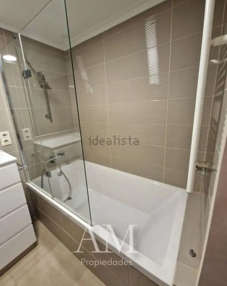 Bany de Casa o xalet en venda en Vigo  amb Calefacció, Jardí privat i Terrassa