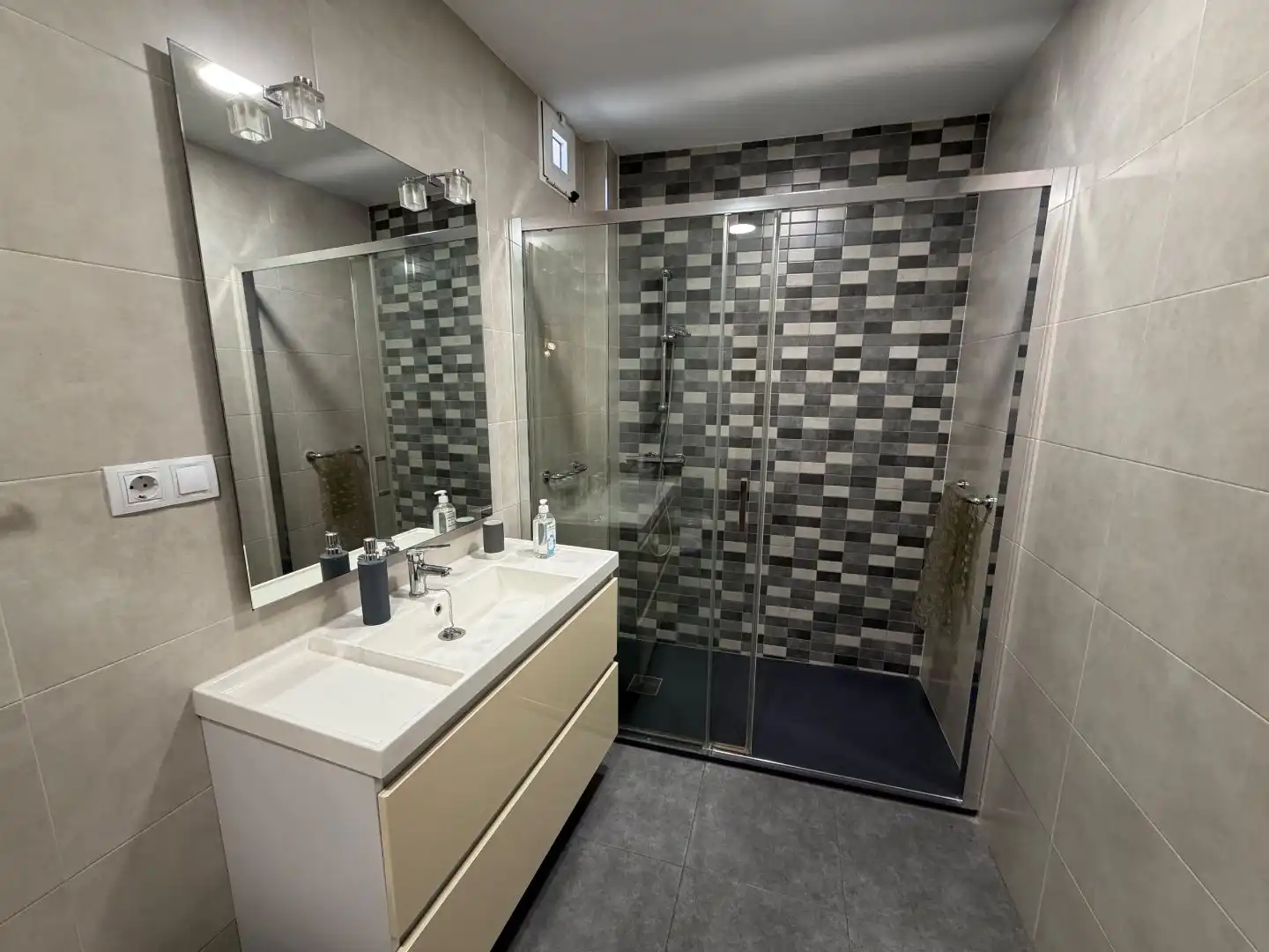 Baño de Piso en venta en San Ildefonso - Catedral