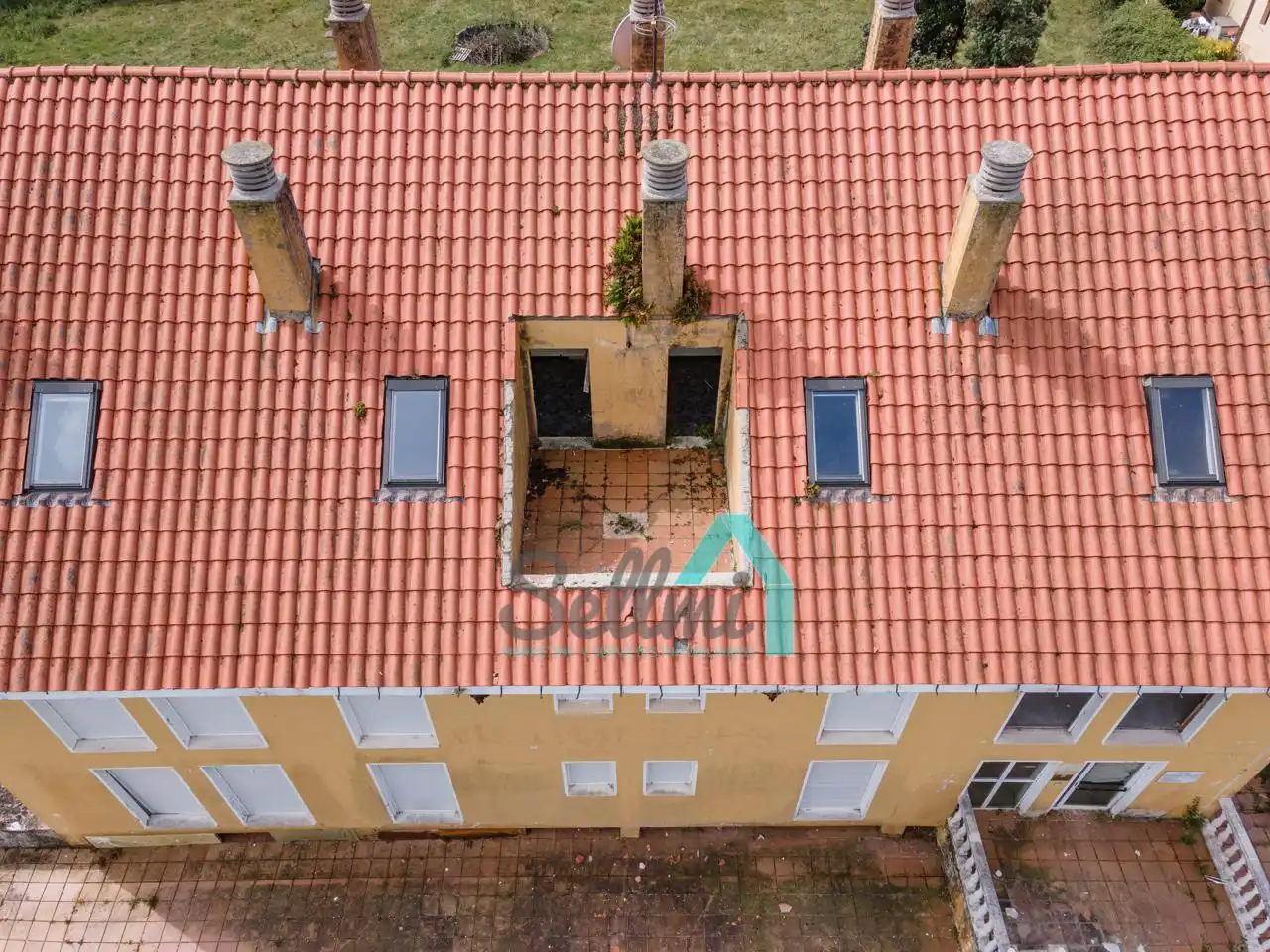 Vista exterior de Edifici en venda en Llanes