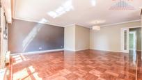 Living room of Flat to rent in  Madrid Capital  with Air Conditioner, Heating and Parquet flooring