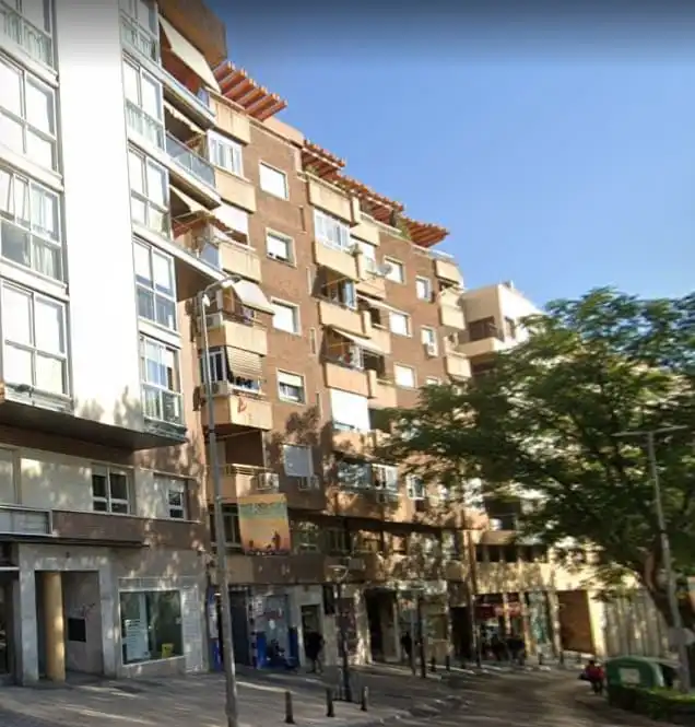 Vista exterior de Local en venta en  Jaén Capital