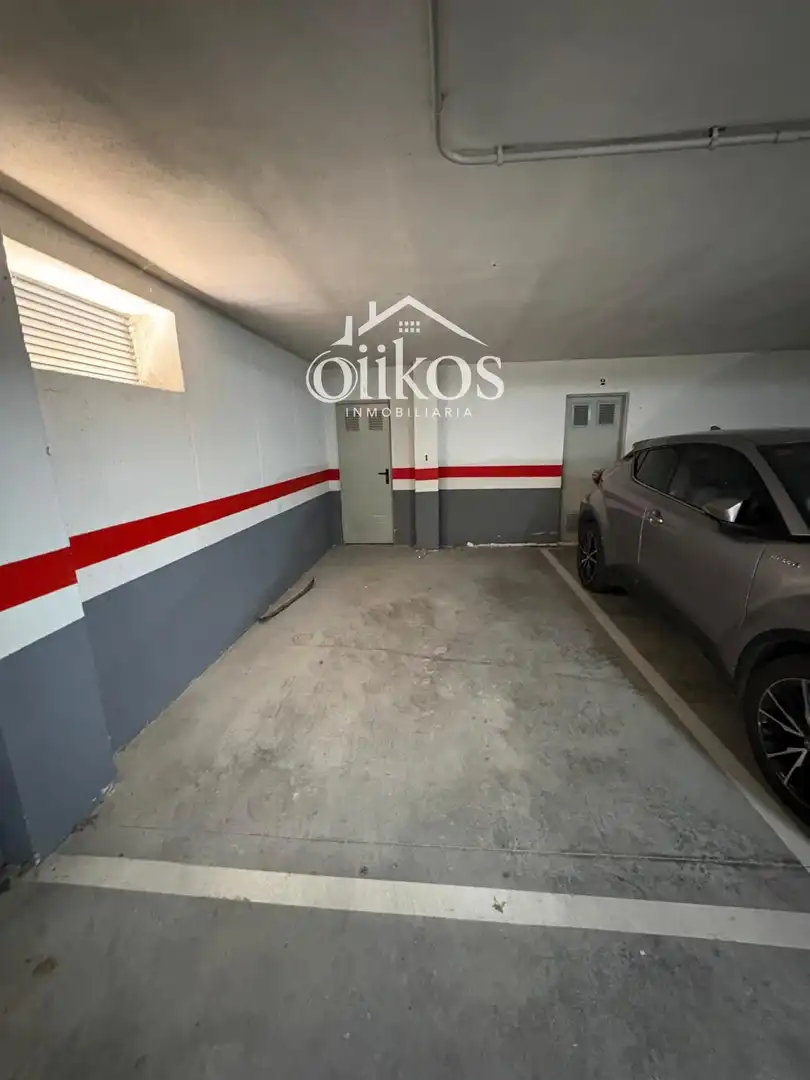 Parking de Piso en venta en Villamayor con Calefacción, Trastero y Balcón