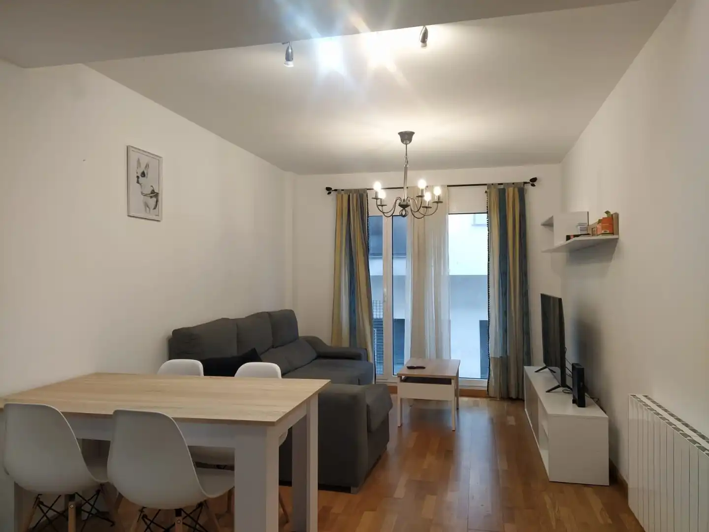 Sala de estar de Apartamento en venta en Cariño con Calefacción, Parquet y Amueblado