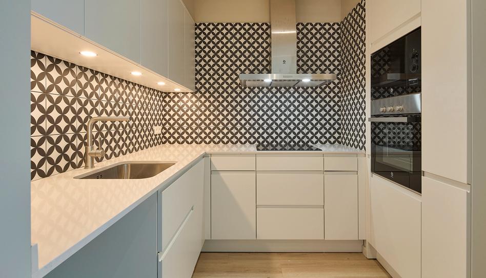 Foto 1 de Pis de lloguer a Carrer de València, 595, El Camp de l'Arpa del Clot, Barcelona