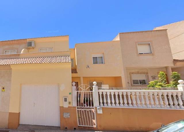 Casa adosada en Venta en  EDISON en Huércal de Almería