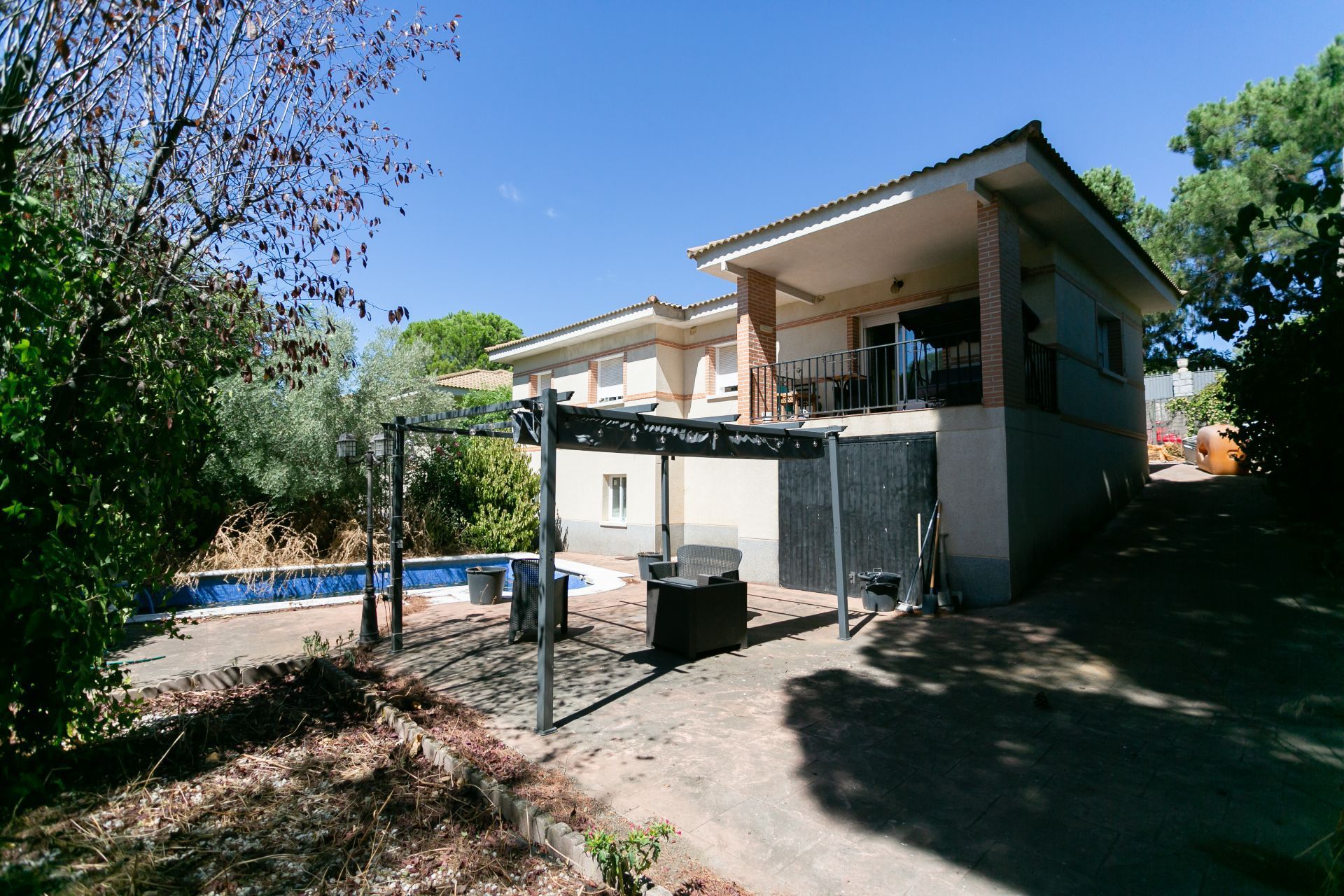 Exterior view of House or chalet for sale in Navas del Rey  with Heating, Private garden and Storage room