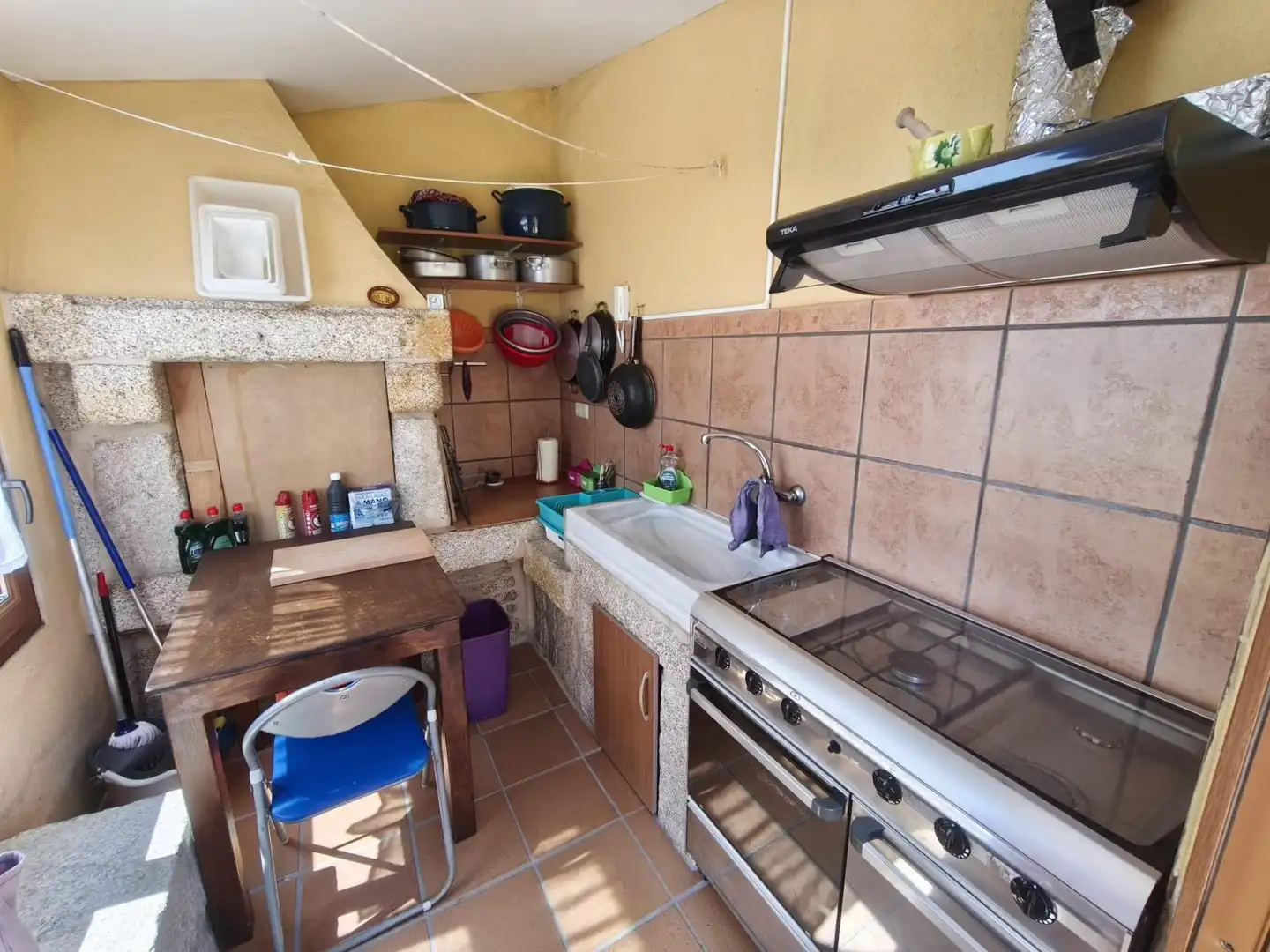 Cocina de Casa o chalet en venta en Ribeira con Calefacción