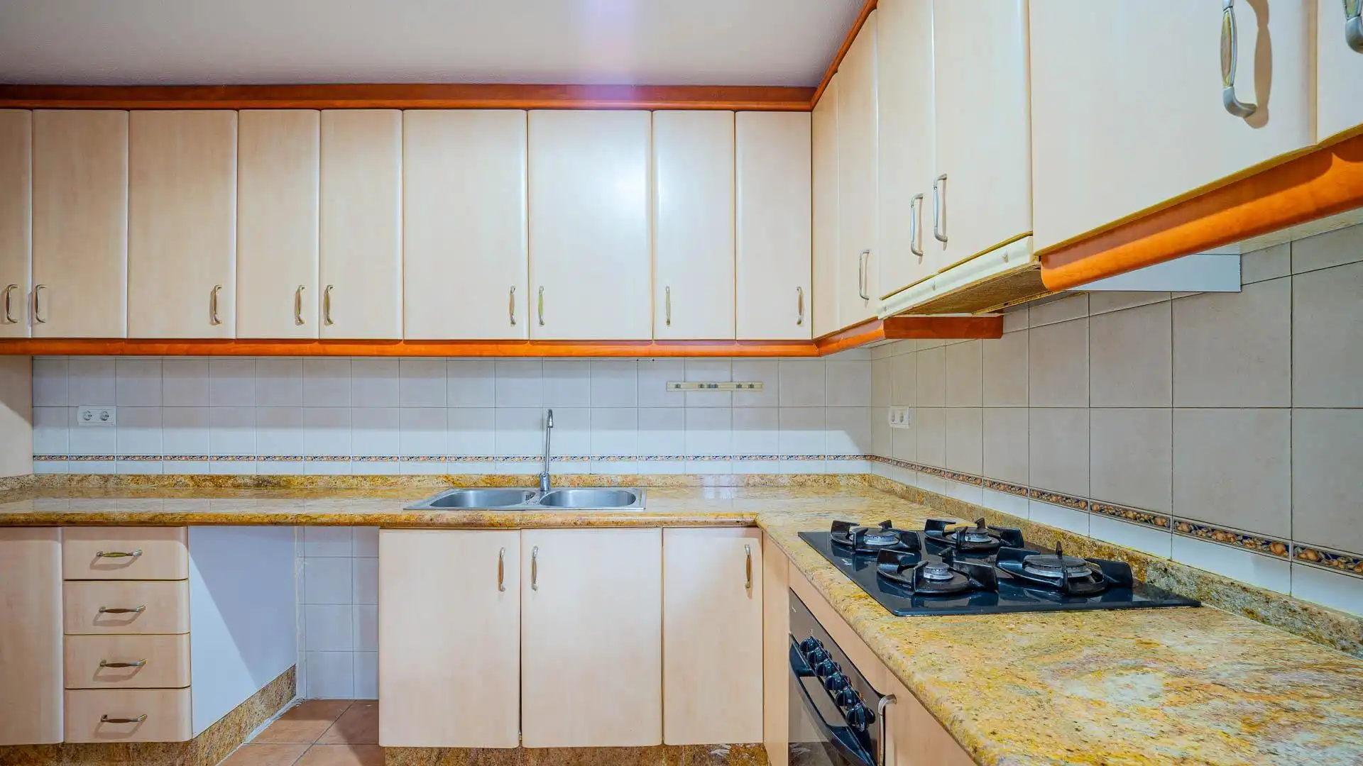 Cocina de Casa adosada en venta en Torrevieja con Jardín privado, Terraza y Amueblado