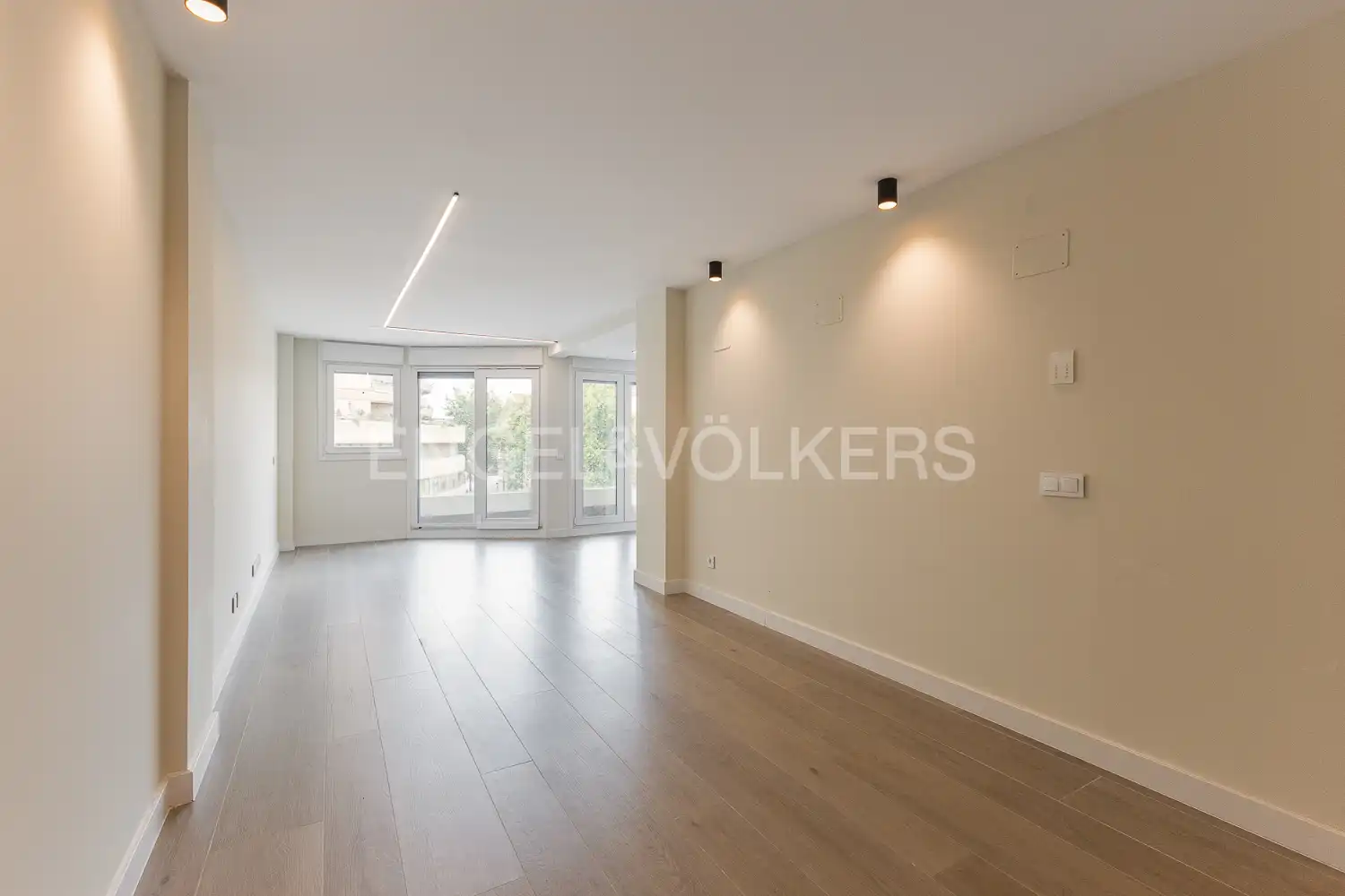 Wohnung zur Miete in Valencia mit Klimaanlage, Heizung und Terrasse