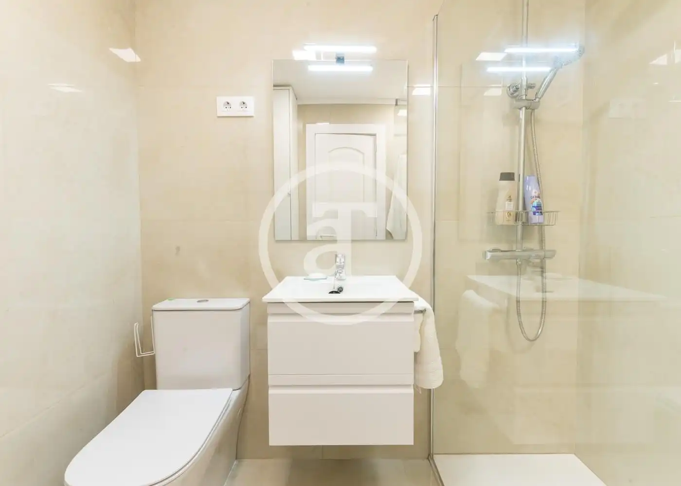 Flat for rent in Calle de Fereluz, Valdeacederas
