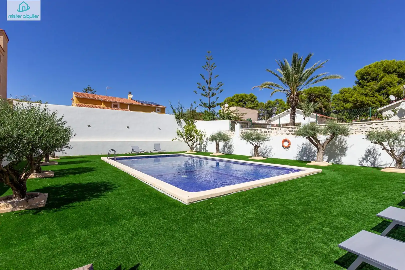Piscina de Planta baja de alquiler en El Campello con Aire acondicionado, Calefacción y Jardín privado