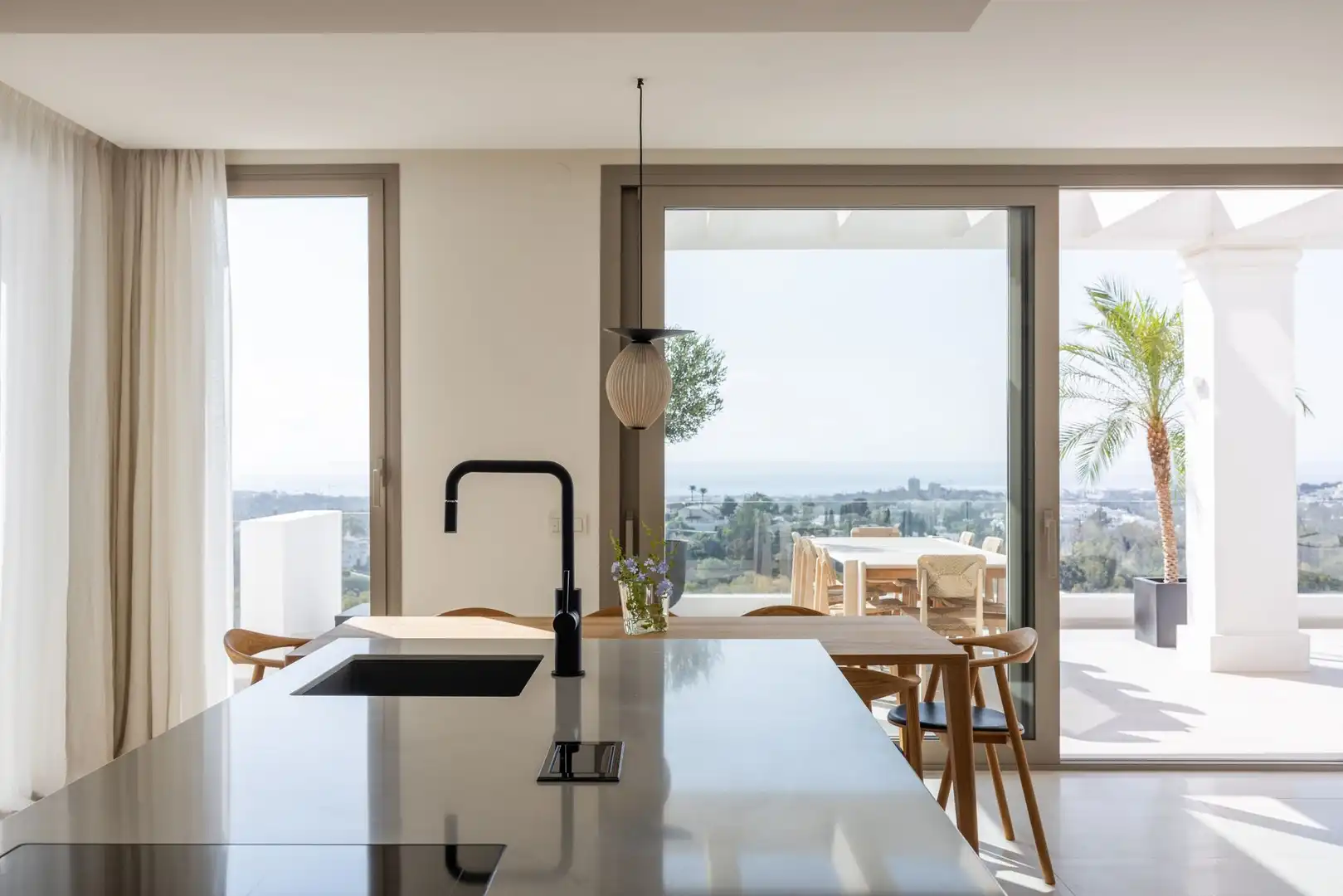 Küche von Dachboden zum Verkauf in Marbella mit Terrasse und Balkon