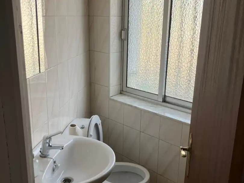 Bathroom of Commercial properties for rent in Villaturiel