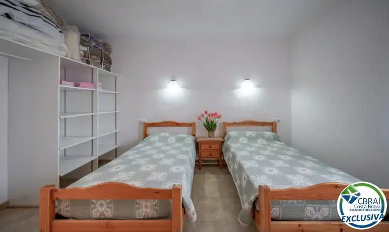 Dormitori de Pis en venda en Roses amb Terrassa