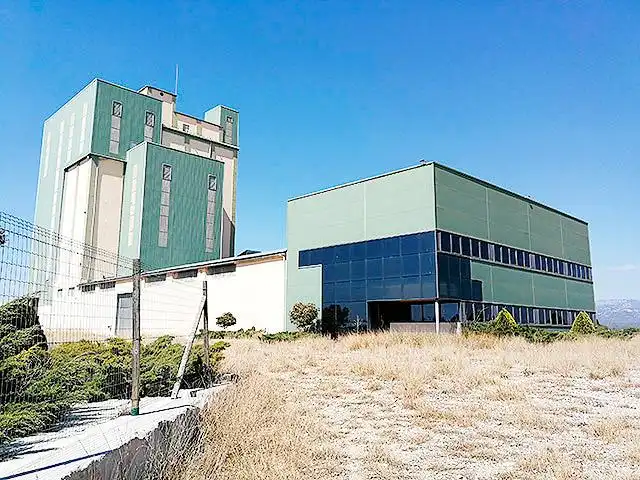 Vista exterior de Nau industrial en venda en Ulldecona