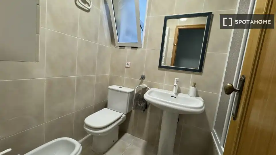 Baño de Piso de alquiler en Cullera con Aire acondicionado, Calefacción y Amueblado