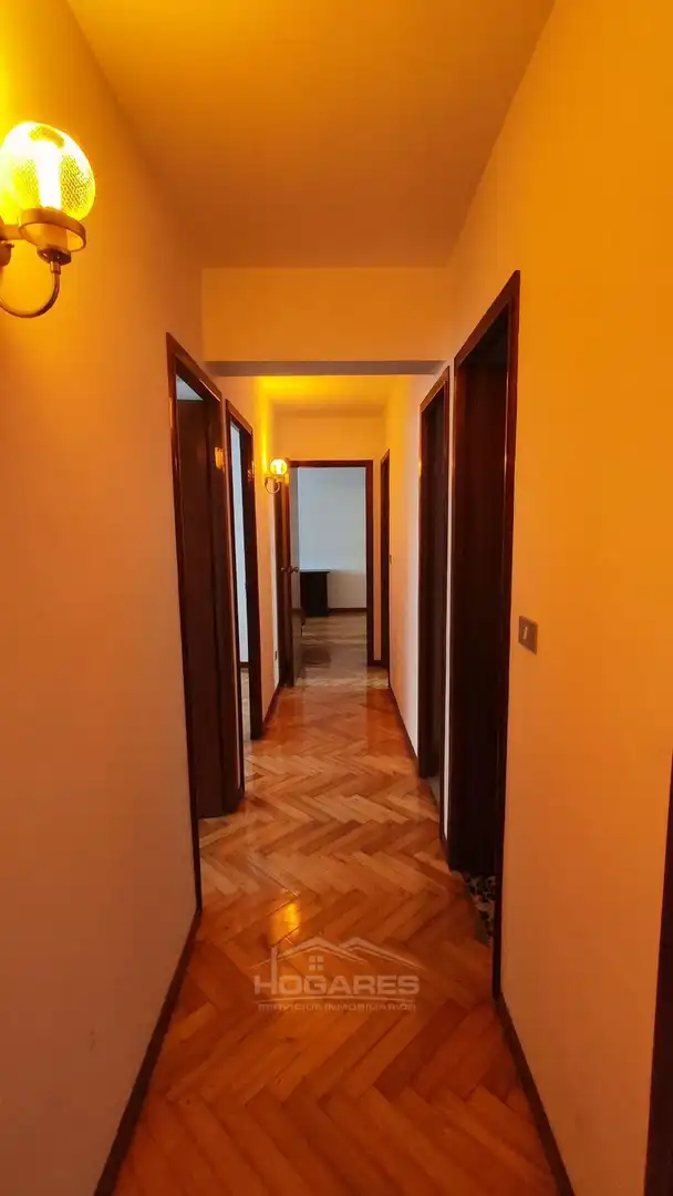 Piso en venta en Vigo  con Parquet, Trastero y Balcón