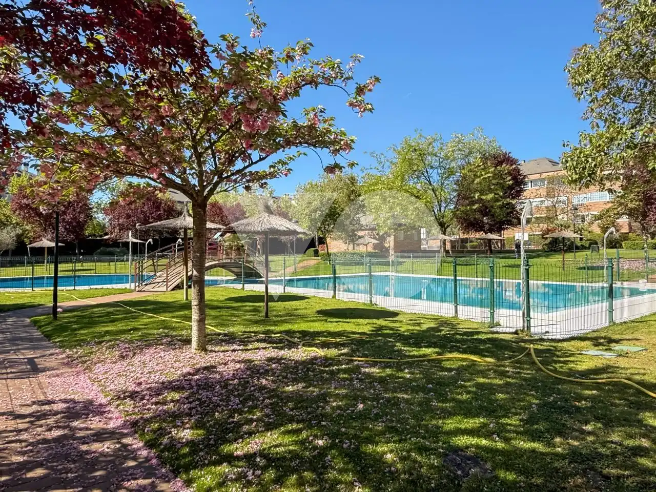 Schwimmbecken von Erdgeschoss zur Miete in Majadahonda mit Heizung, Privatgarten und Terrasse
