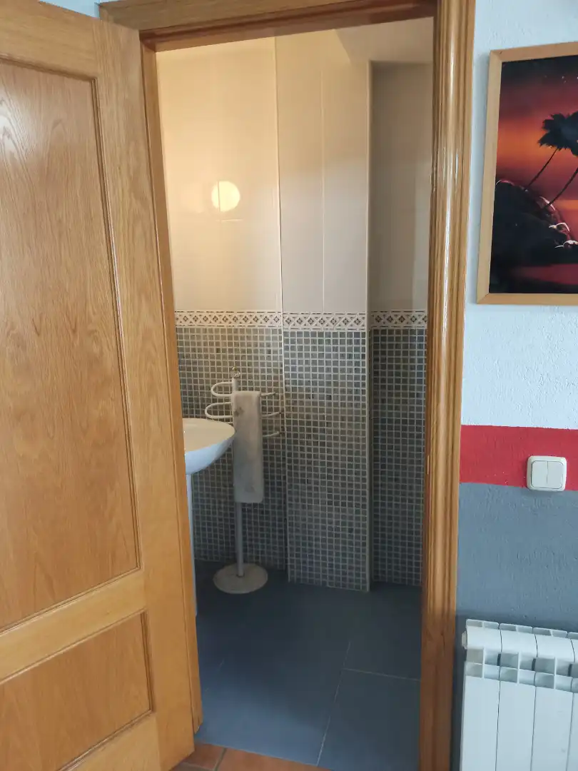 Bany de Casa adosada en venda en Seseña amb Calefacció, Terrassa i Moblat