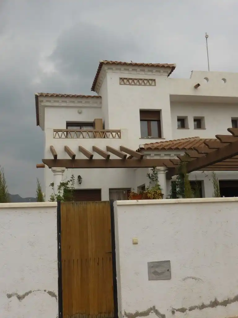 Casa a schiera con terrazza in vendita a Calle lago azul 2