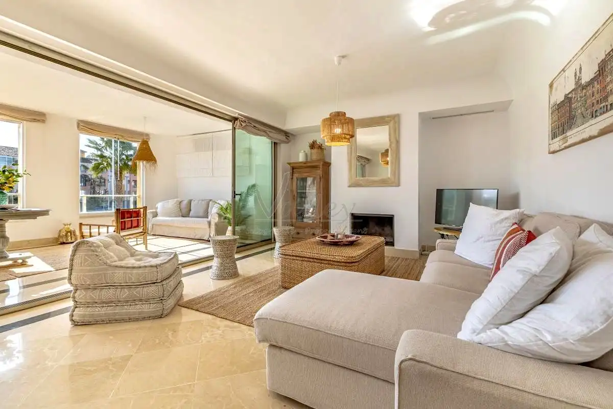 Living room of Flat for rent in Sotogrande  with Air Conditioner, Terrace and Furnished