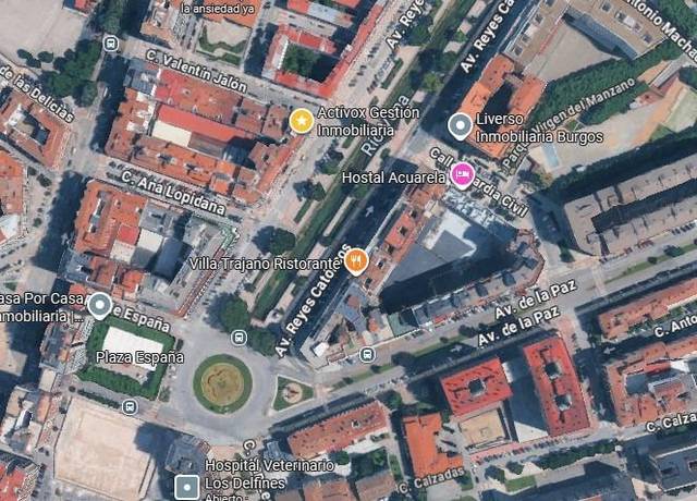 Local comercial en Alquiler en Avenida REYES CATOLICOS en Los Vadillos - R. Sanitaria - Pozanos