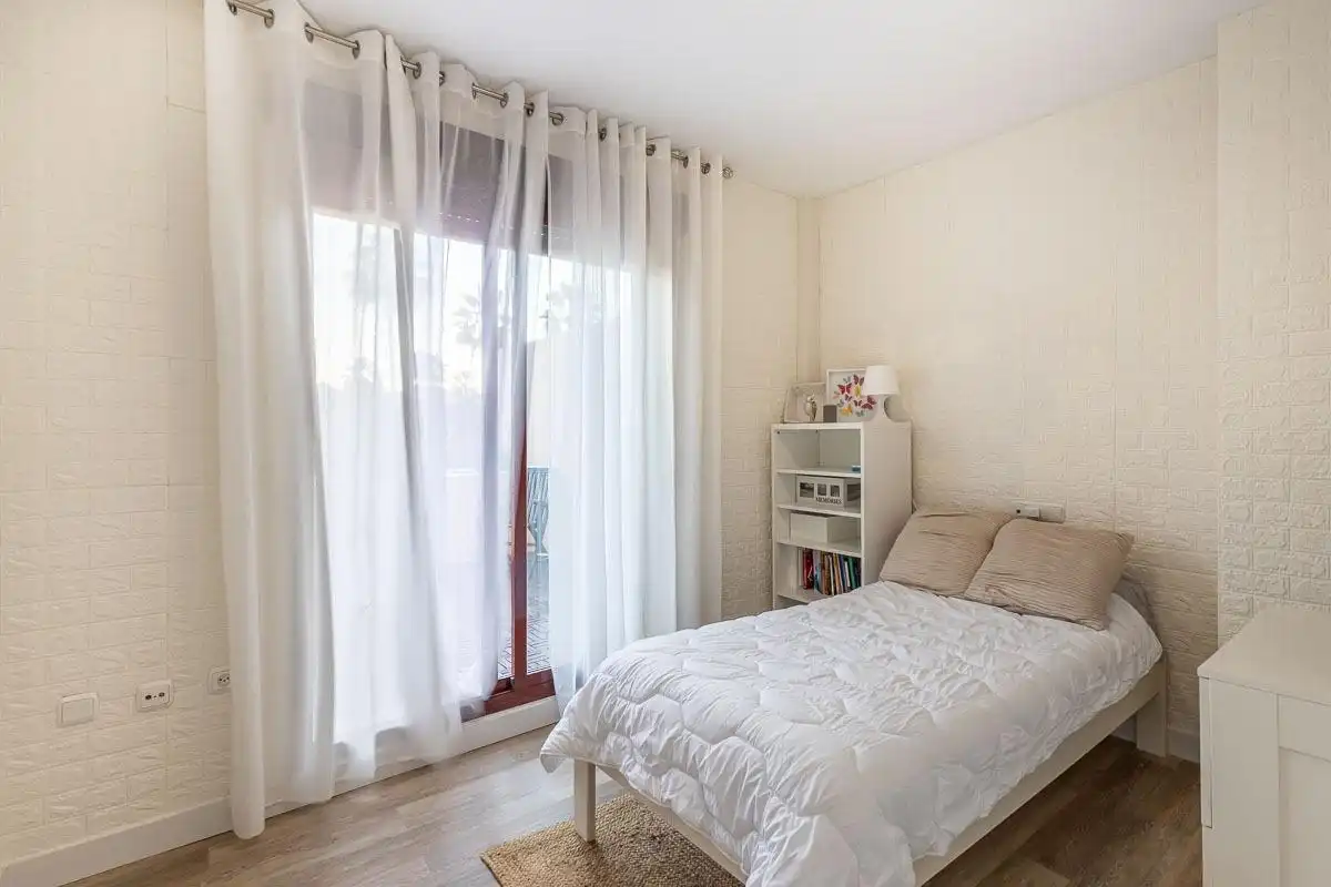 Habitación de Casa adosada en venta en Motril con Terraza, Balcón y Piscina comunitaria
