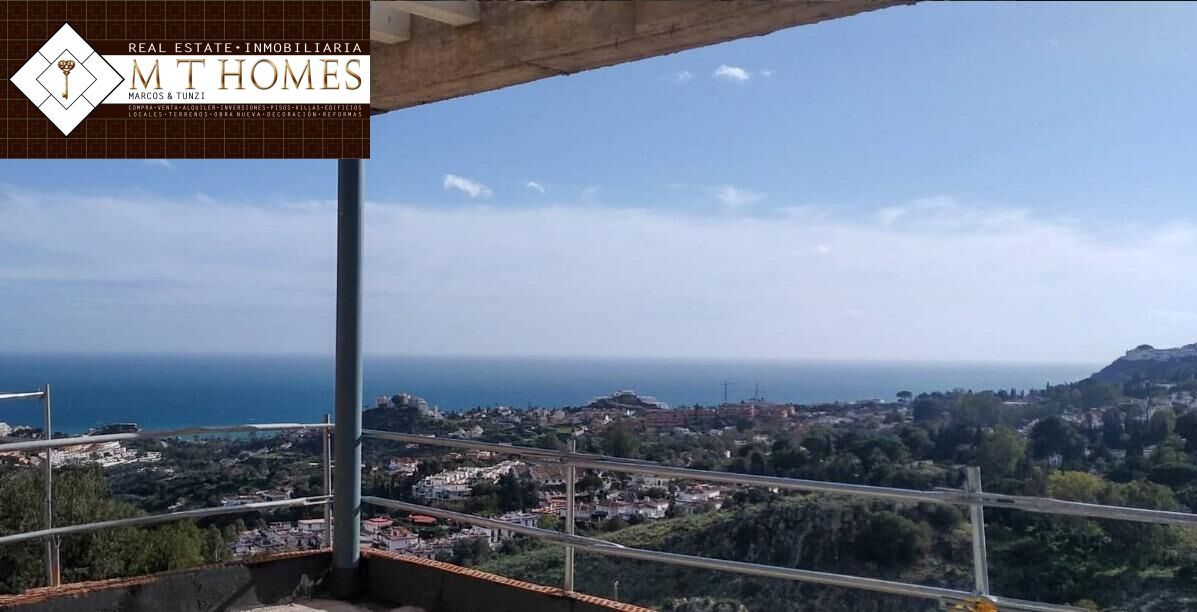 Vista exterior de Àtic en venda en Benalmádena amb Aire condicionat, Calefacció i Terrassa