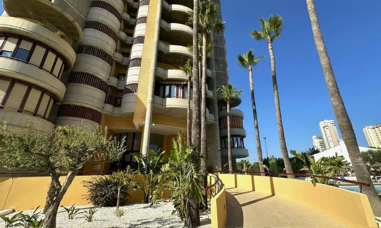 Vista exterior de Àtic en venda en Benidorm amb Aire condicionat, Traster i Moblat