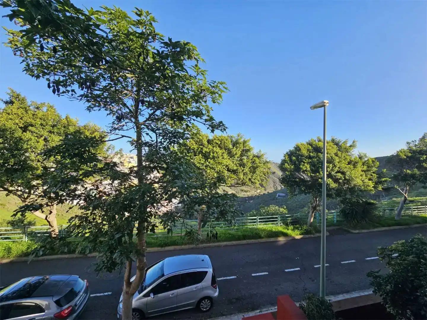 Vista exterior de Casa adosada en venda en Las Palmas de Gran Canaria amb Jardí privat, Piscina i Balcó