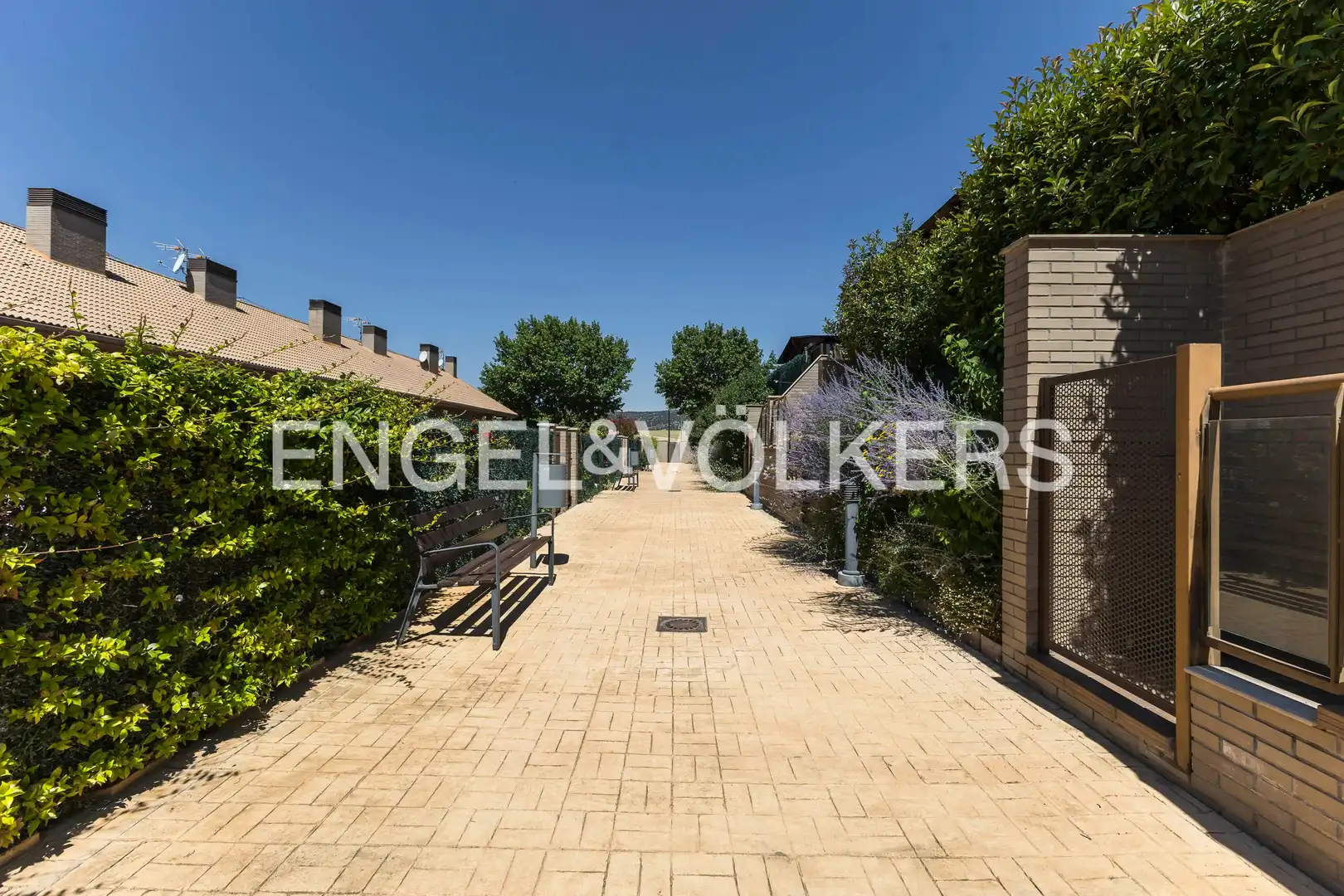 Vista exterior de Casa o chalet en venta en San Agustín del Guadalix con Aire acondicionado, Calefacción y Jardín privado