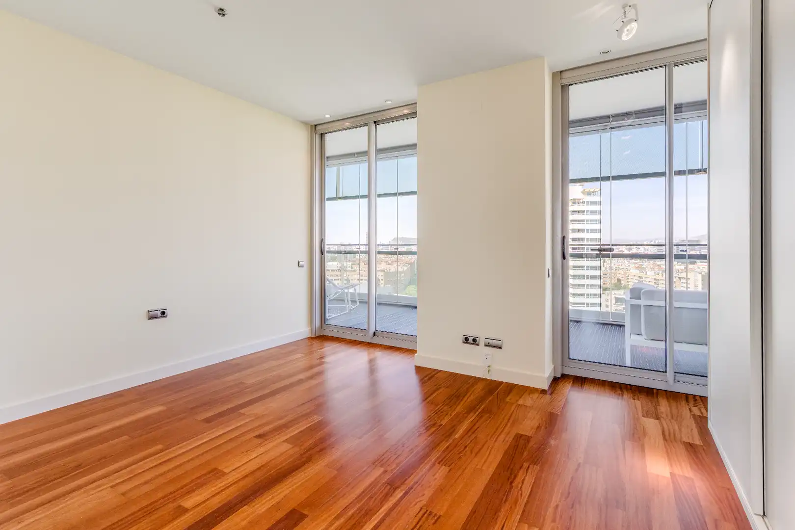 Bedroom of Flat for sale in Barcelona  with Air Conditioner, Heating and Parquet flooring