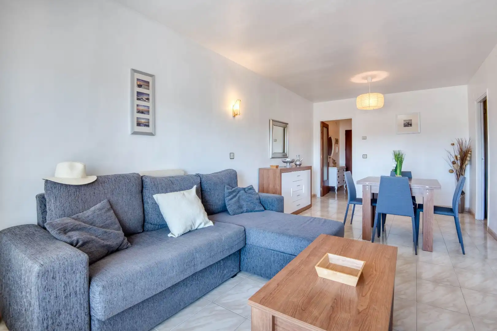 Sala de estar de Apartamento en venta en L'Escala con Calefacción, Terraza y Amueblado