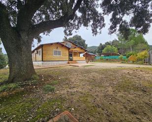 Vista exterior de Casa o xalet en venda en Pareja amb Aire condicionat, Terrassa i Piscina