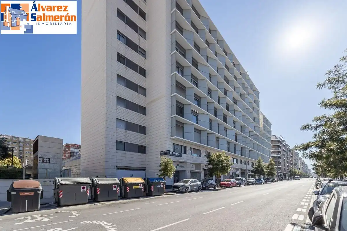 Vista exterior de Pis en venda en Granada amb Aire condicionat i Calefacció