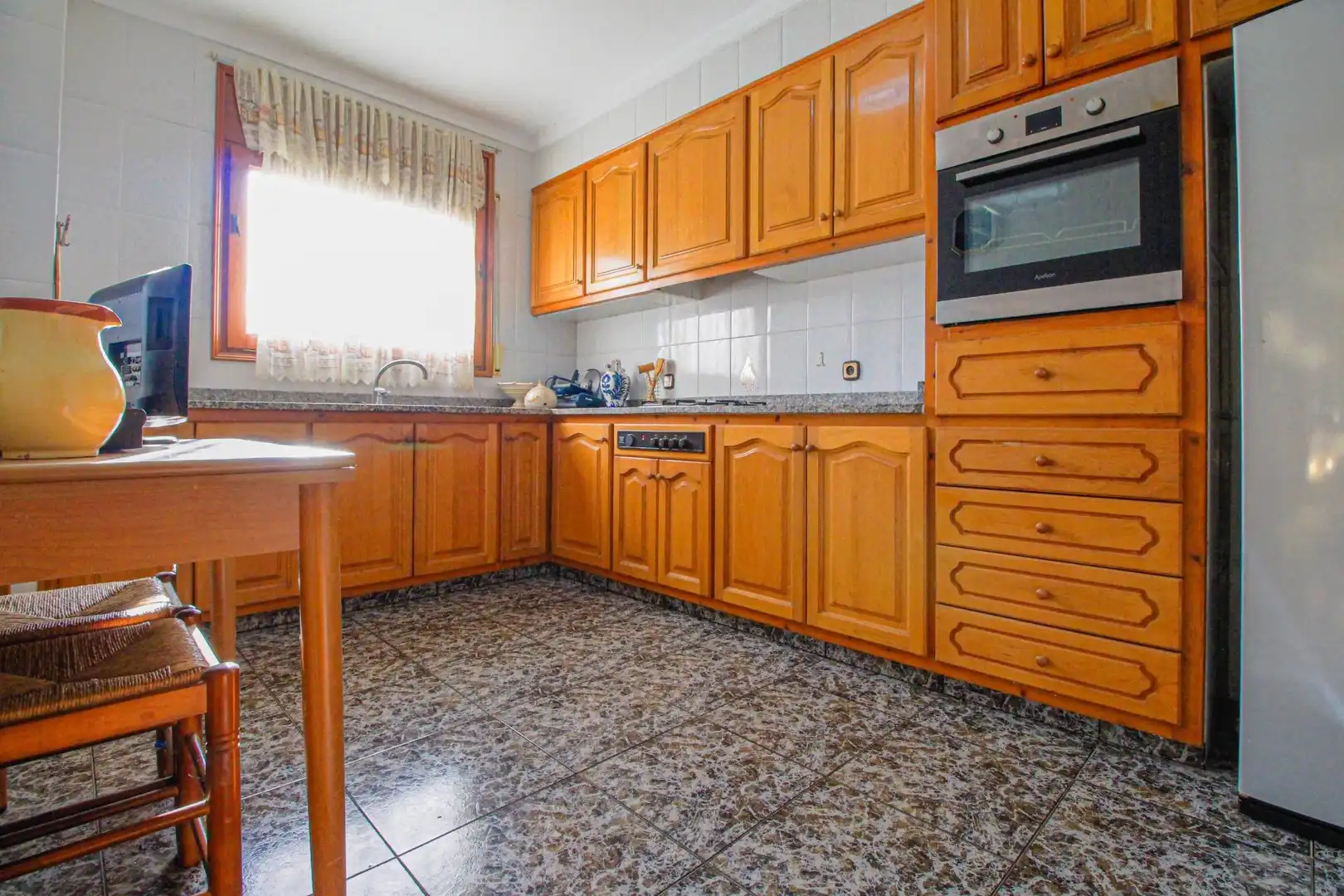 Cuina de Casa adosada en venda en Cabanes (Girona) amb Jardí privat, Traster i Moblat