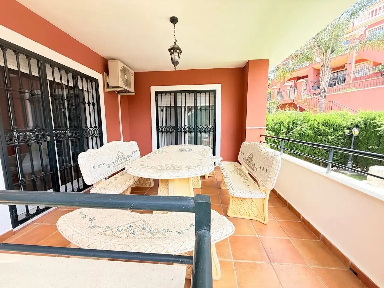 Terrassa de Casa o xalet en venda en Vélez-Málaga amb Aire condicionat, Calefacció i Jardí privat