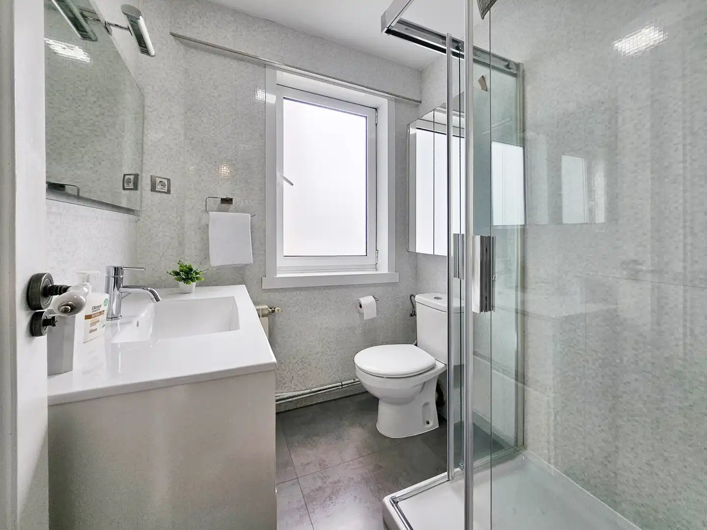 Bathroom of Flat for rent in A Coruña Capital   with Heating, Parquet flooring and Furnished