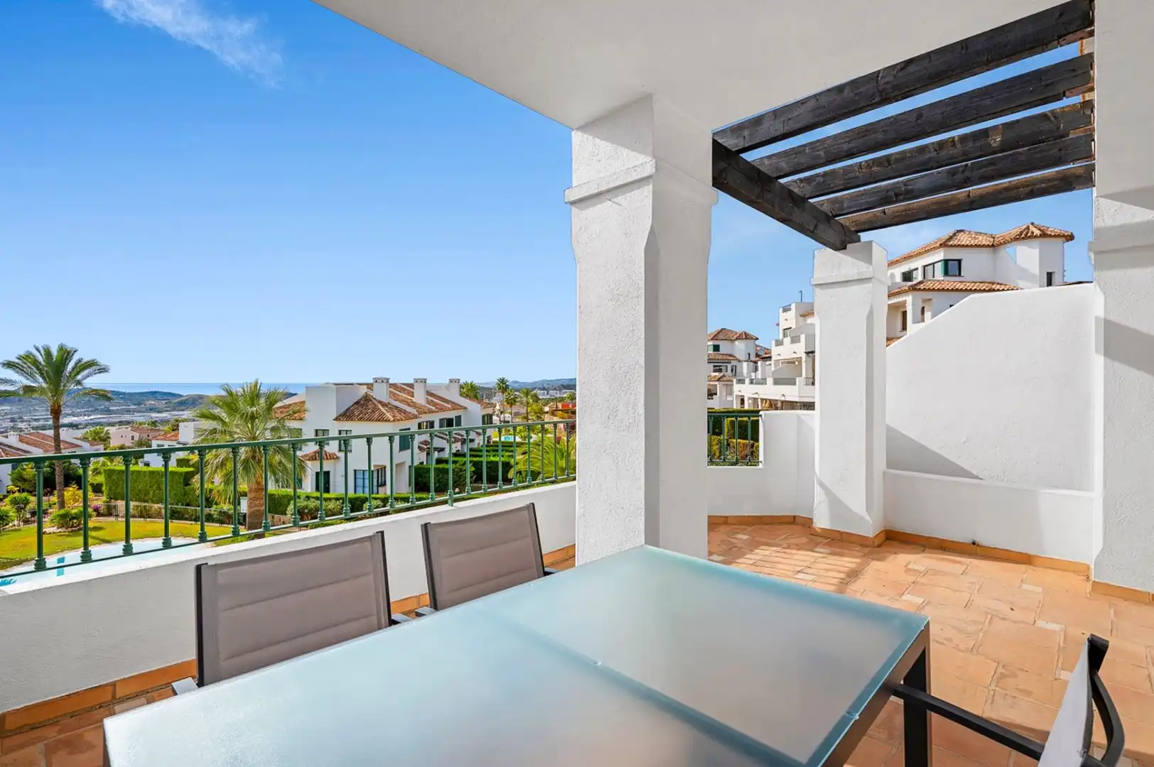 Apartment with pool for sale in Golf Bahía