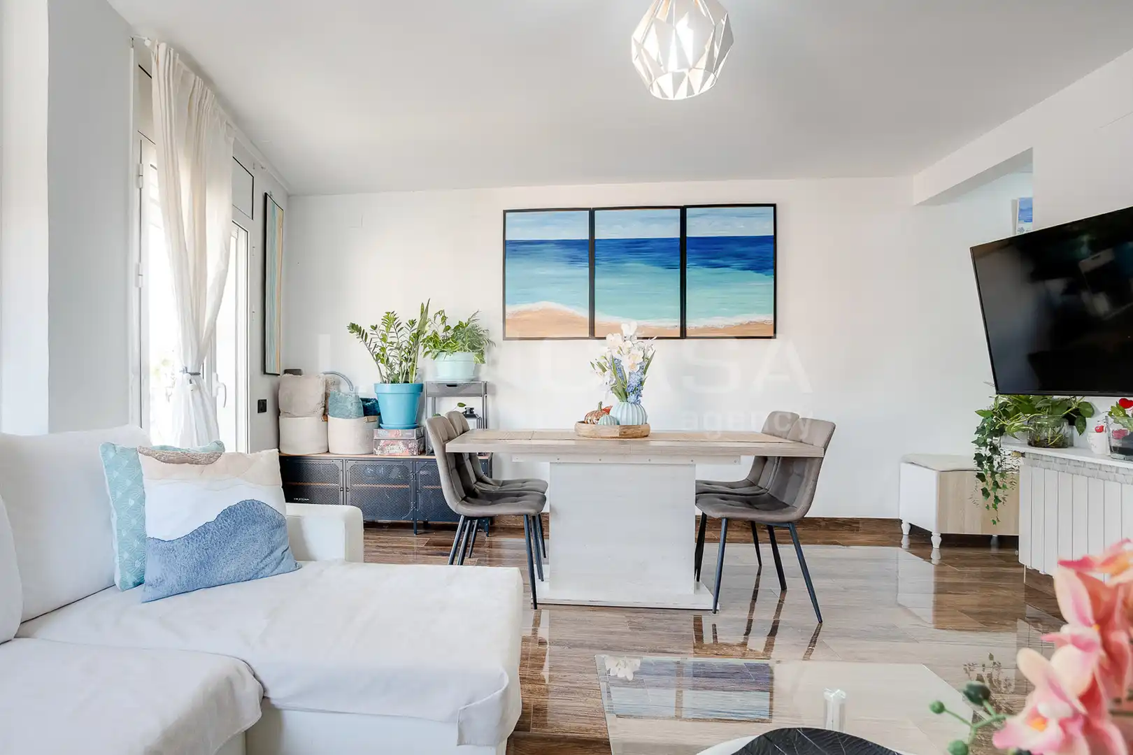 Sala de estar de Piso en venta en L'Hospitalet de Llobregat con Balcón