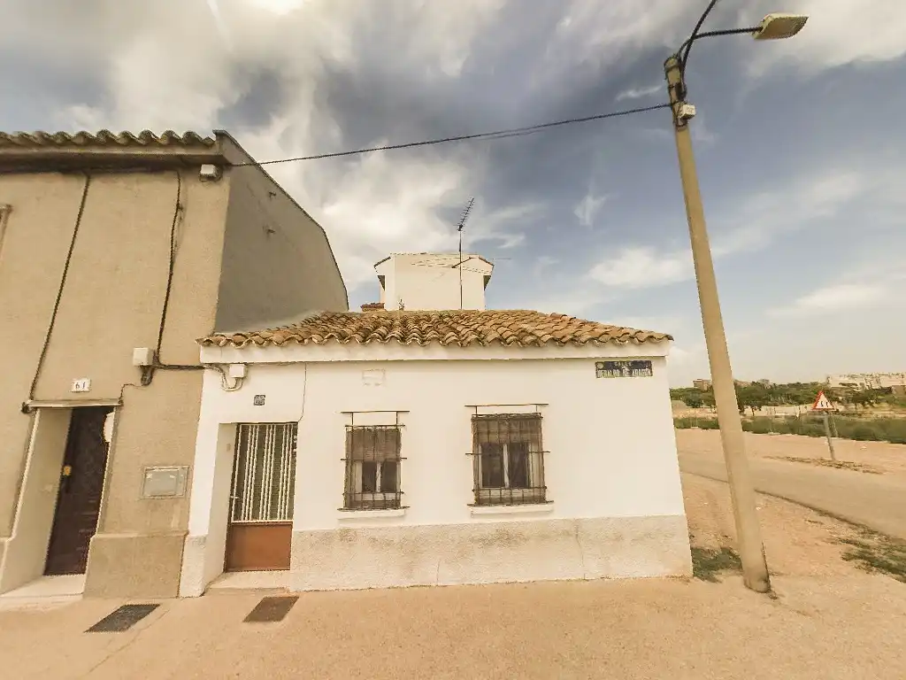 Vista exterior de Piso en venta en Oliver-Valdefierro