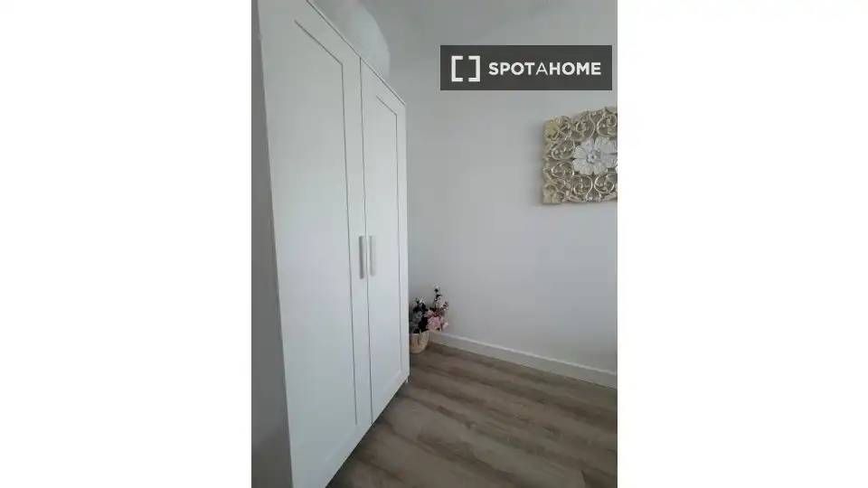 Bedroom of Flat for rent in Madrid  with Air Conditioner, Heating and Furnished