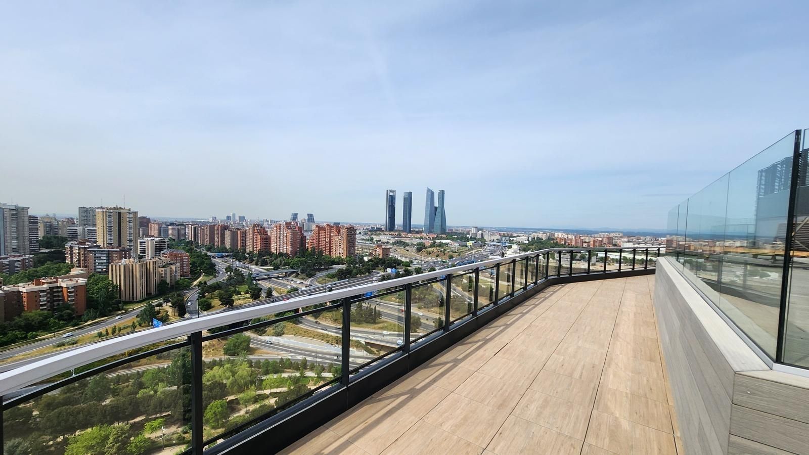 Terraza de Piso de alquiler en  Madrid Capital con Jardín privado, Amueblado y Piscina comunitaria
