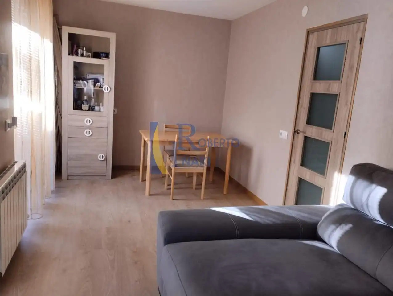 Sala d'estar de Pis en venda en Valencia de Don Juan amb Calefacció i Moblat