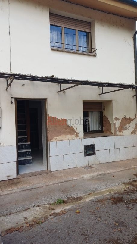 Vista exterior de Casa adosada en venda en Oviedo  amb Traster