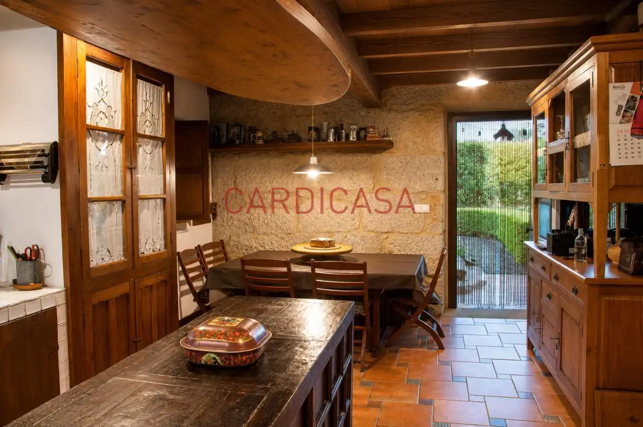 Cuina de Casa o xalet en venda en Mondariz amb Calefacció, Jardí privat i Terrassa