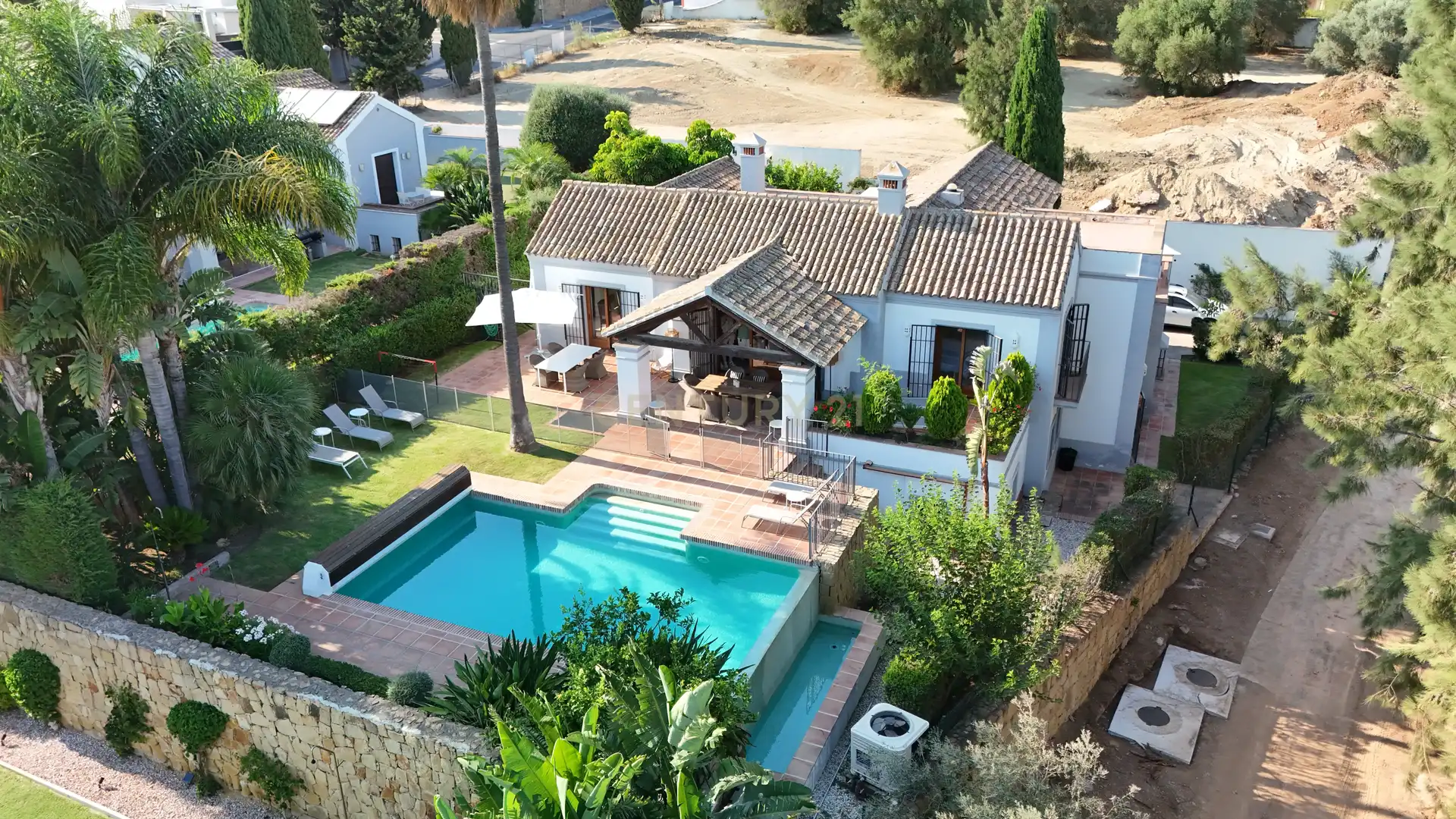 Vista exterior de Casa o xalet en venda en Mijas amb Aire condicionat, Jardí privat i Traster